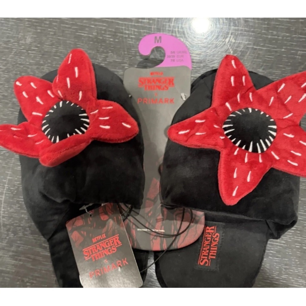 Stranger Things Mule Slippers Demogorgon Flower Monster 3D Size Medium 7/8 New - Picture 2 of 5